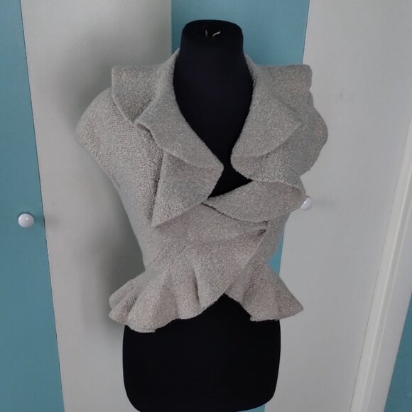 MODA International Off-White Ruffle Wool Vest - Picture 4 of 6